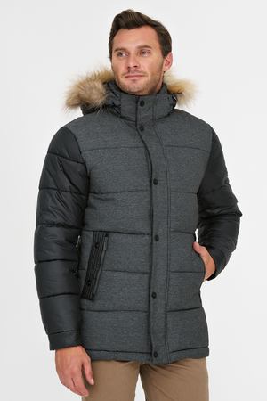Короткая утепленная куртка с отделкой мехом енота Urban Fashion for Men 10575 купить с доставкой