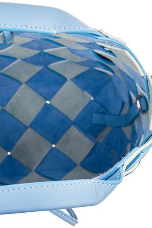 Бело-голубая кожаная сумка Woven Basket Loewe 80678333