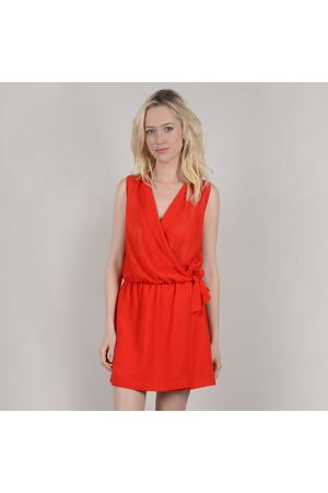 Платье короткое однотонное с запахом без рукавов Molly Bracken 46476