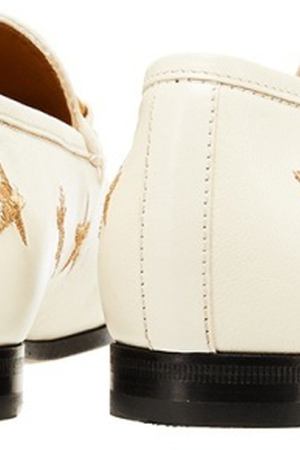 Белые лоферы Horsebit с золотистой вышивкой Gucci 47089912 купить с доставкой