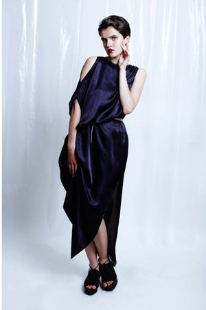 Асимметричное платье с поясом Marusia Nizovtsova №1 купить с доставкой