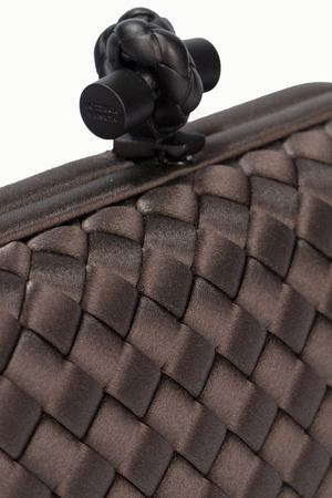 Атласный клатч KNOT Bottega Veneta Bottega Veneta 113085/2905 Мокко купить с доставкой