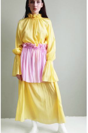 Платье желтое с розовой баской Alisa Kuzembaeva Yellow Candy dress with pink skirt купить с доставкой