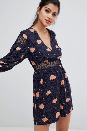 Цветочный ромпер с кружевным вырезом Glamorous - Темно-синий Glamorous 28515