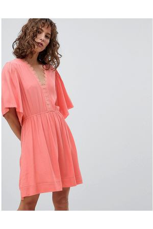 Короткое приталенное платье с рукавами клеш Suncoo - Розовый Suncoo 42613 купить с доставкой