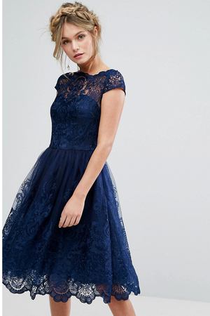 Темно-синее кружевное платье миди премиум-качества с короткими рукавам Chi Chi London 134862