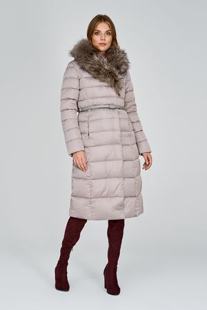 Пуховое пальто с отделкой мехом енота La Reine Blanche 123138