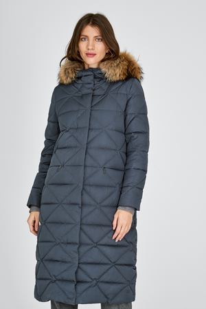 Пальто на натуральном пуху с отделкой мехом енота La Reine Blanche 15245